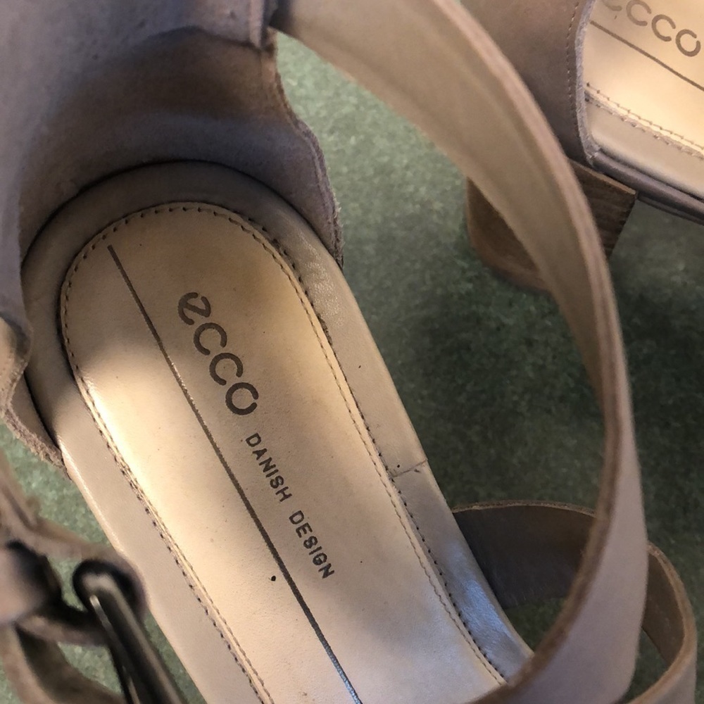 Ecco strappy chunk heels. Taupe, size 41 (10-10 1/2) NWOT - Picture 4 of 6